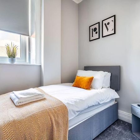 Kali Apartment - Spacious 3 Bed Apartment In Wishaw 威萧 外观 照片