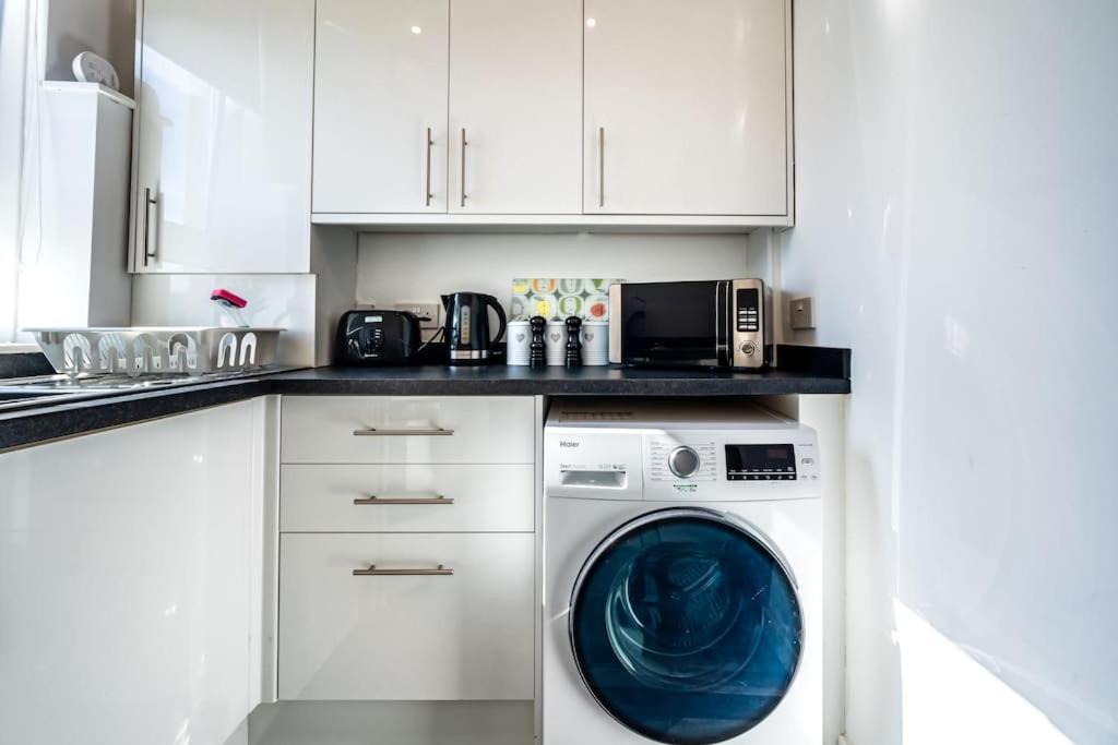 Kali Apartment - Spacious 3 Bed Apartment In Wishaw 外观 照片