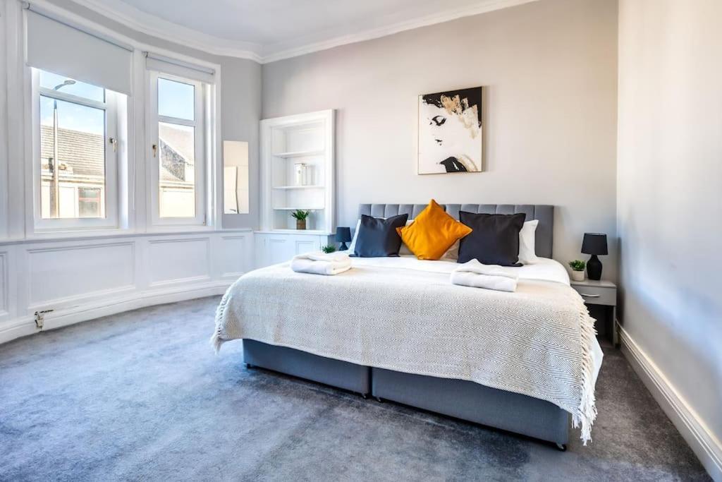 Kali Apartment - Spacious 3 Bed Apartment In Wishaw 威萧 外观 照片