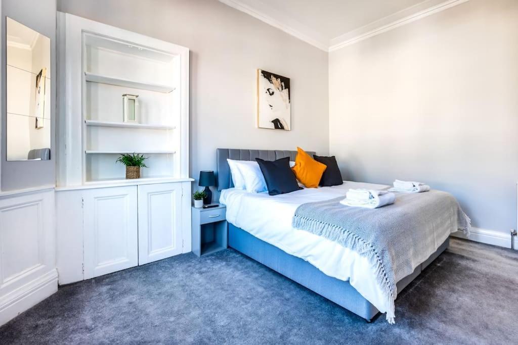 Kali Apartment - Spacious 3 Bed Apartment In Wishaw 外观 照片